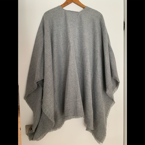 Grey shawl comfortable and compliments any outfit - Picture 2 of 3
